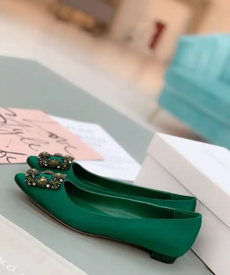 hype Manolo Blahnik flat shoes