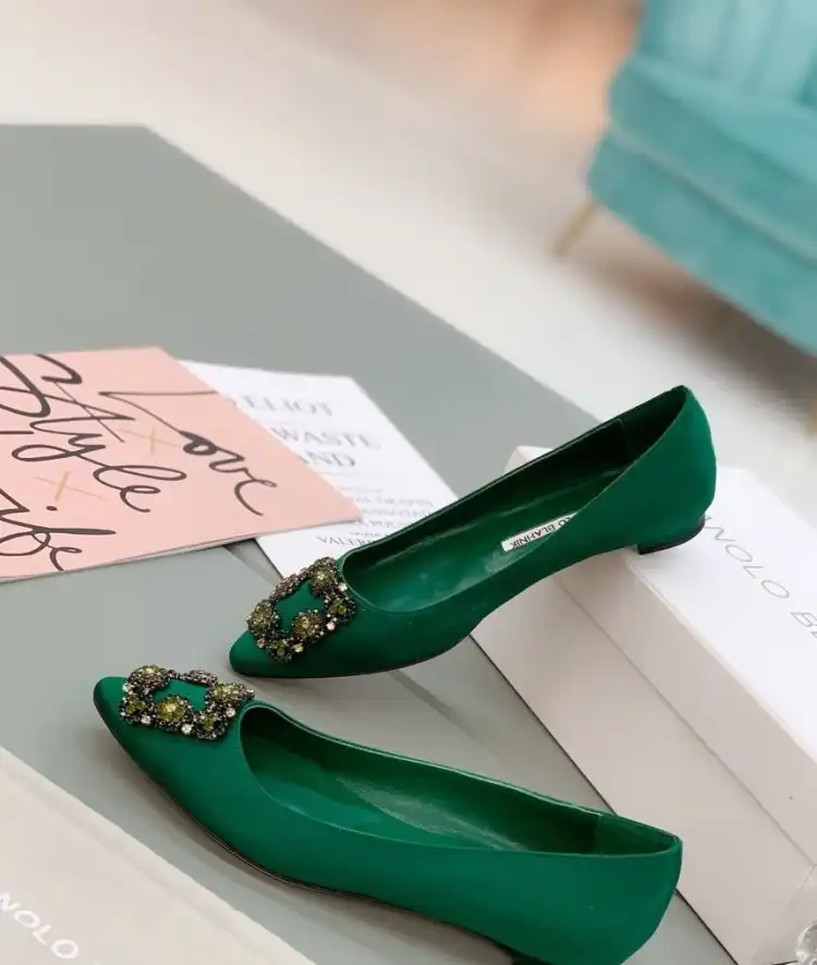 hype Manolo Blahnik flat shoes