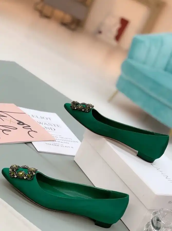 hype Manolo Blahnik flat shoes