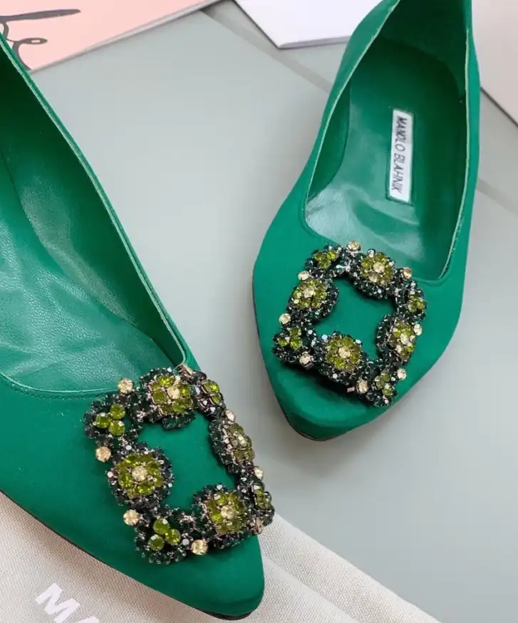 hype Manolo Blahnik flat shoes