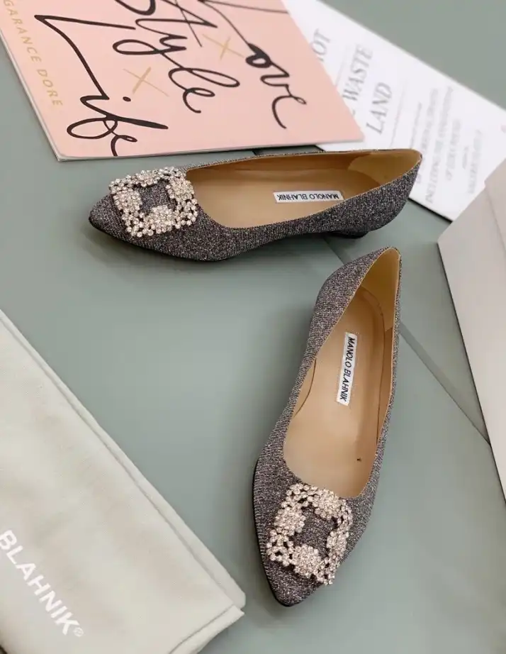 hype Manolo Blahnik flat shoes