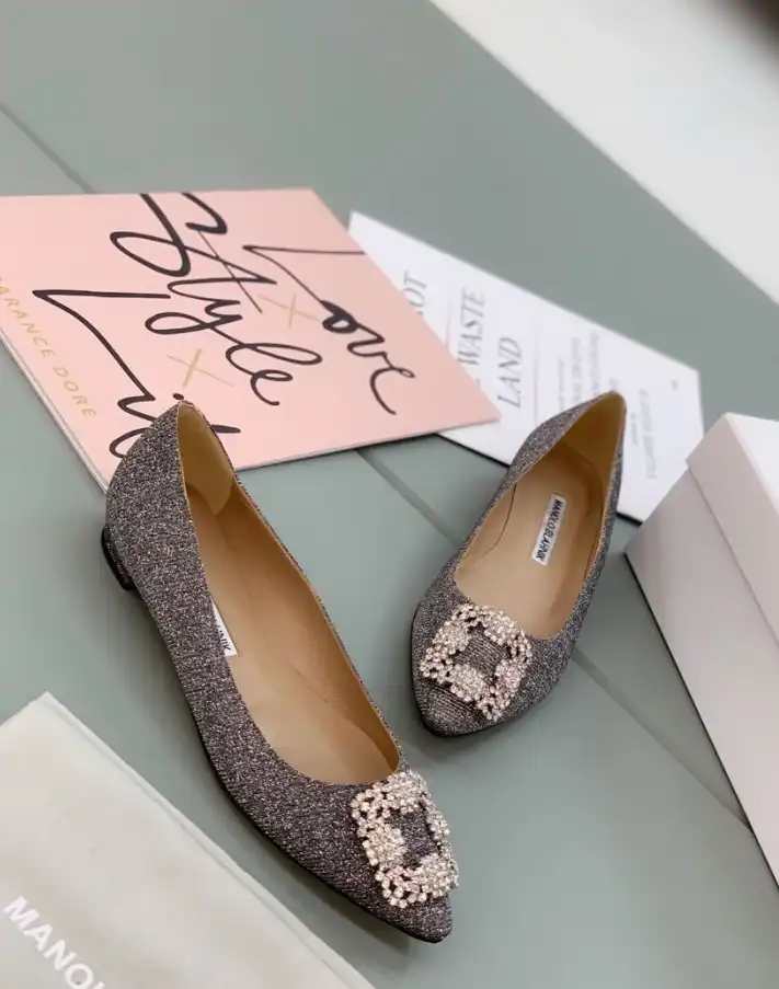 hype Manolo Blahnik flat shoes