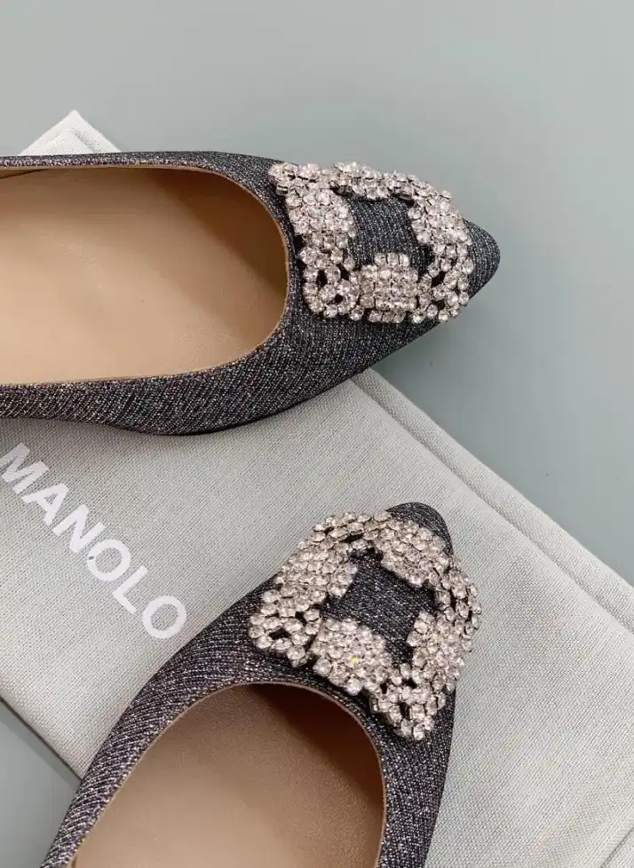 hype Manolo Blahnik flat shoes