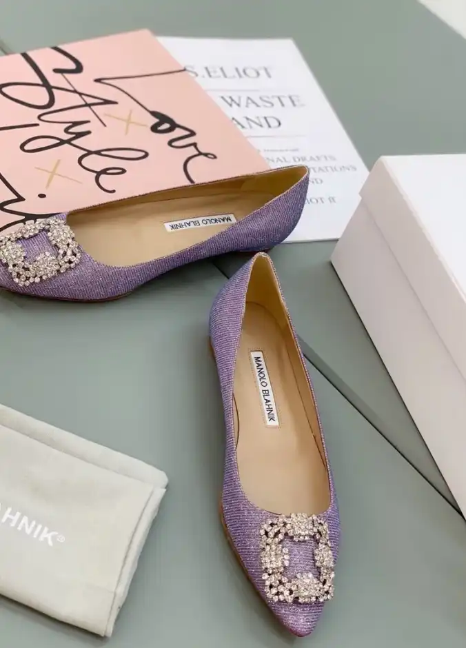 hype Manolo Blahnik flat shoes