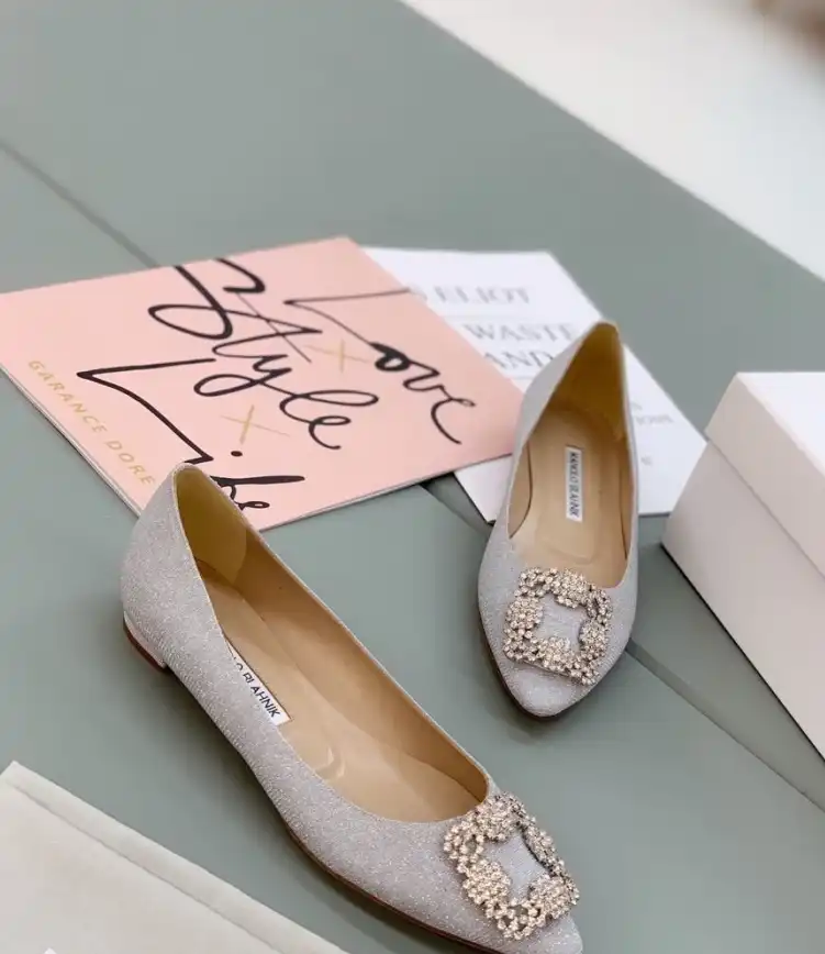 hype Manolo Blahnik flat shoes