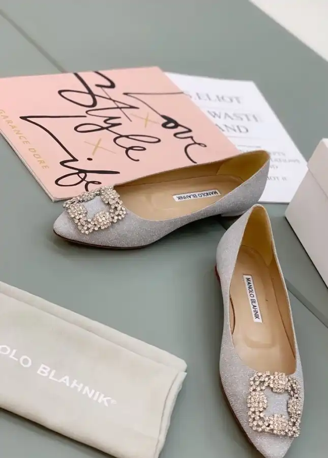 hype Manolo Blahnik flat shoes