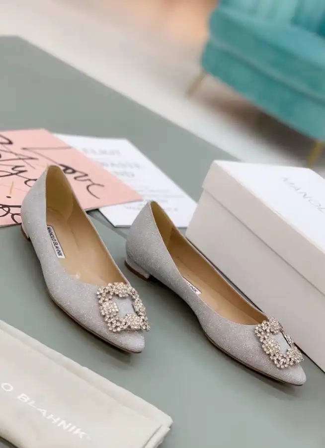 hype Manolo Blahnik flat shoes