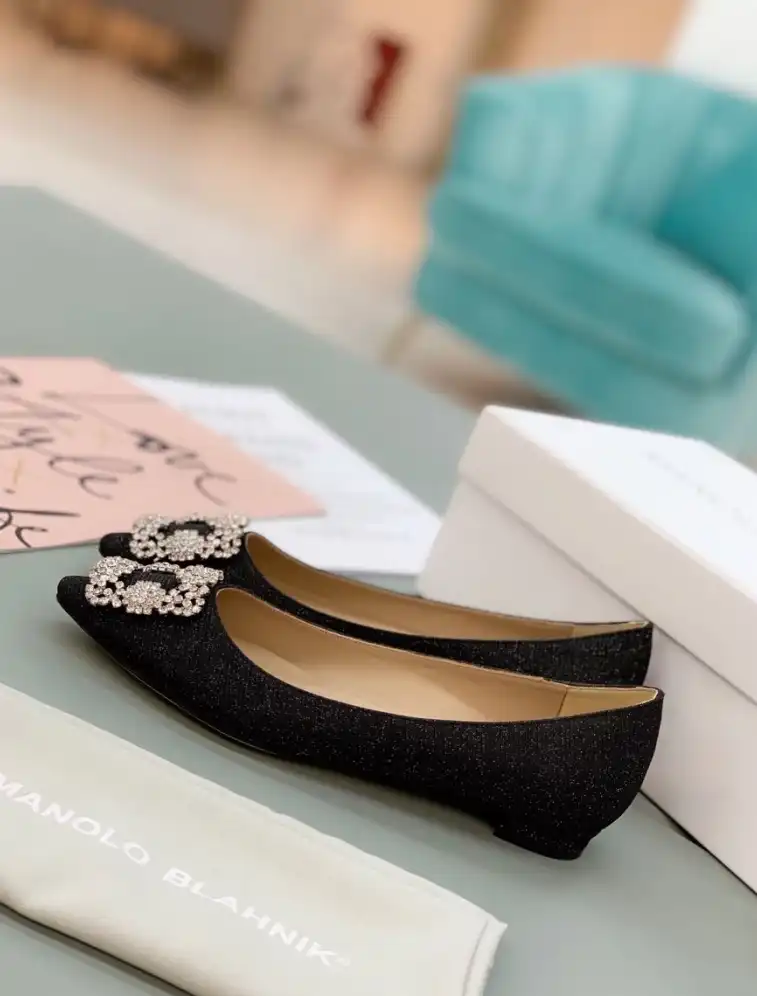 hype Manolo Blahnik flat shoes