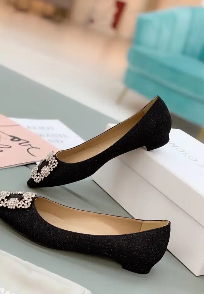 hype Manolo Blahnik flat shoes