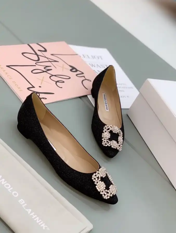 hype Manolo Blahnik flat shoes