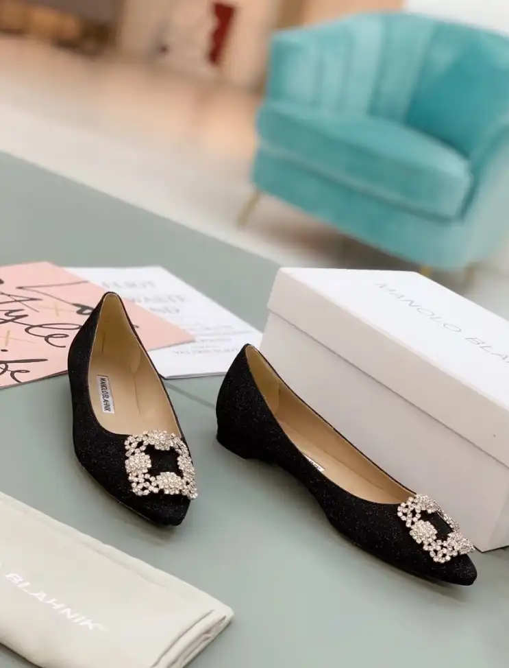 hype Manolo Blahnik flat shoes