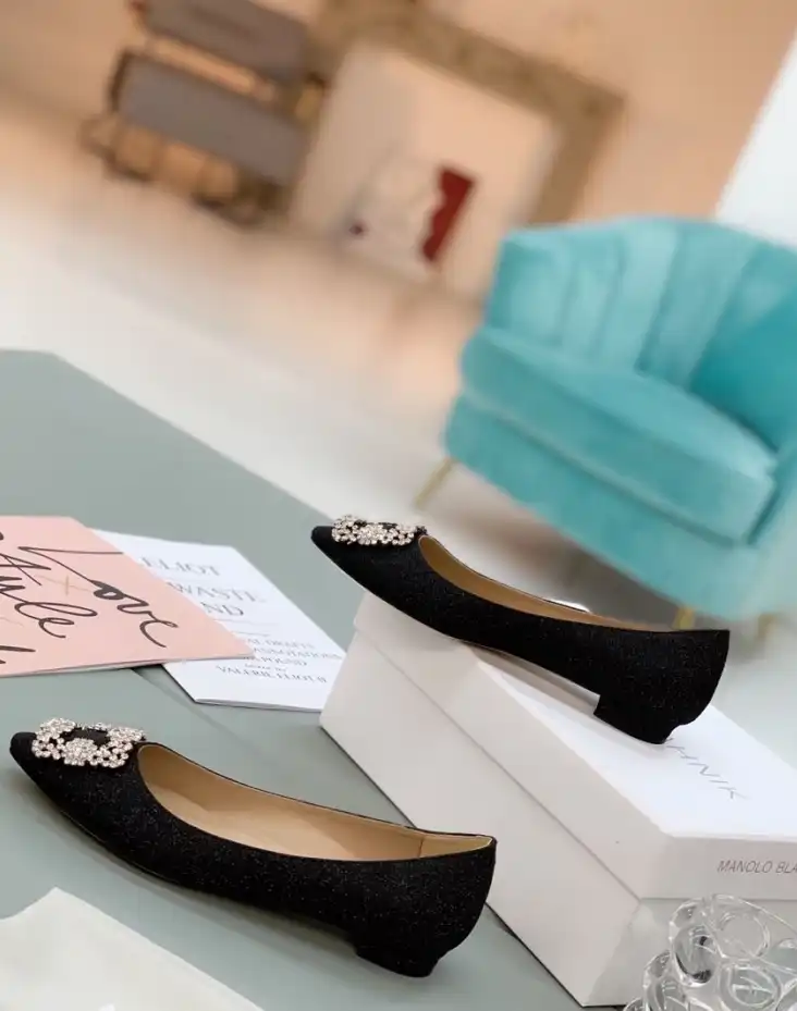 hype Manolo Blahnik flat shoes