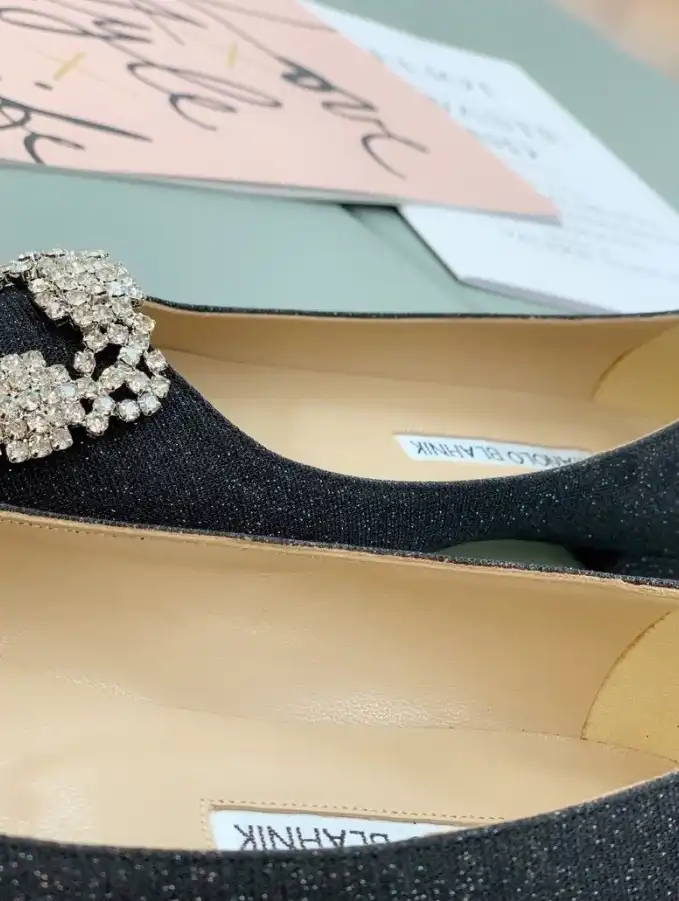 hype Manolo Blahnik flat shoes