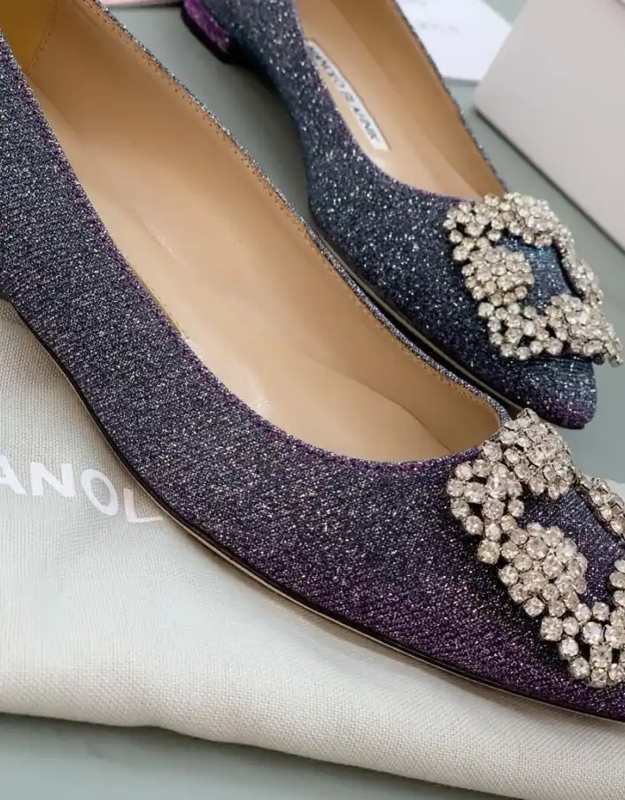 hype Manolo Blahnik flat shoes