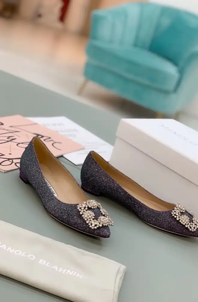 hype Manolo Blahnik flat shoes