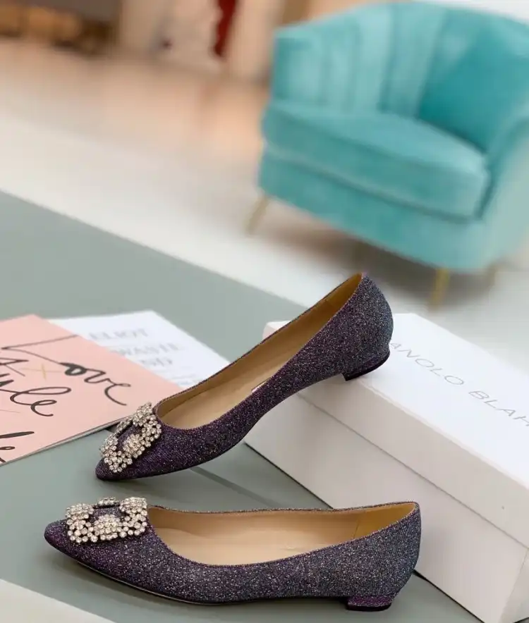 hype Manolo Blahnik flat shoes