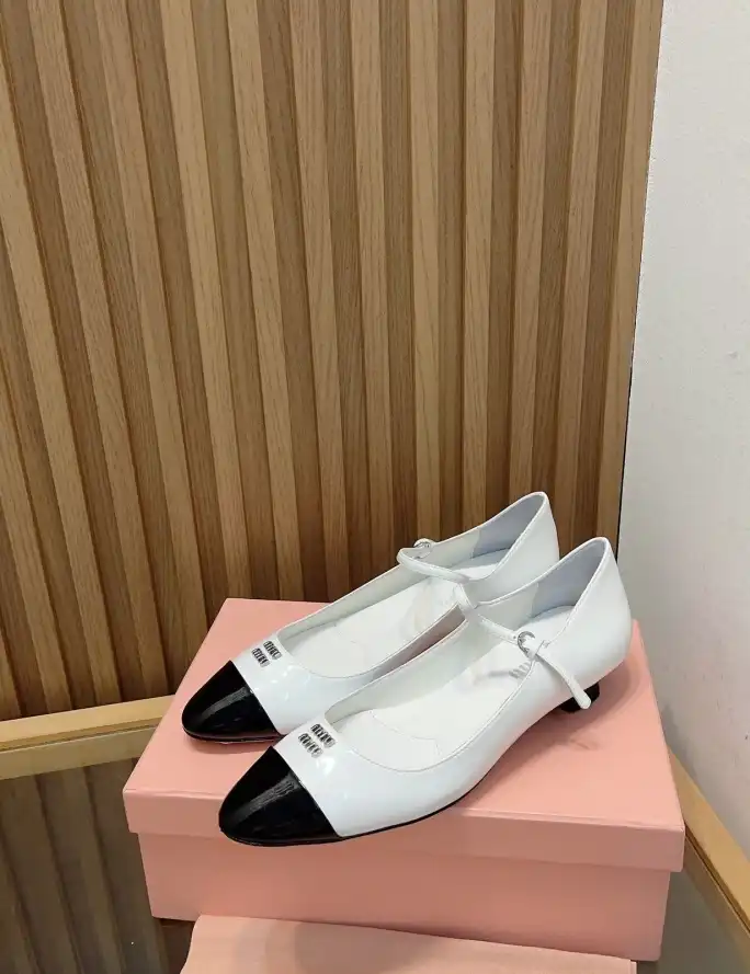 hype Miu Miu flat shoes