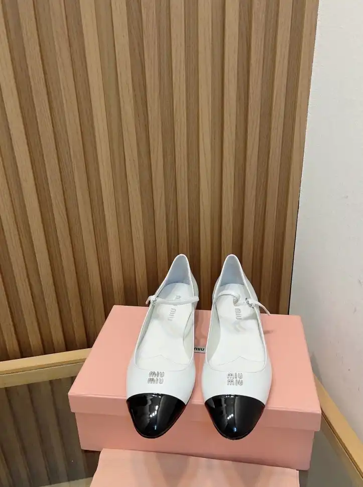 hype Miu Miu flat shoes