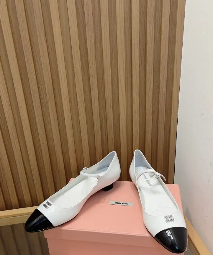 hype Miu Miu flat shoes