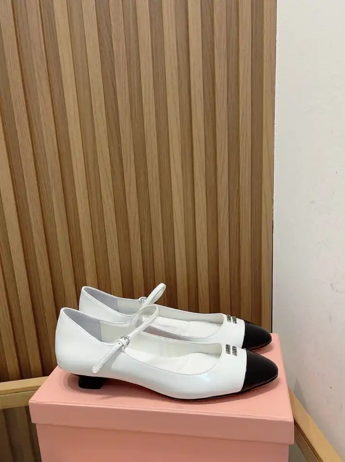 hype Miu Miu flat shoes