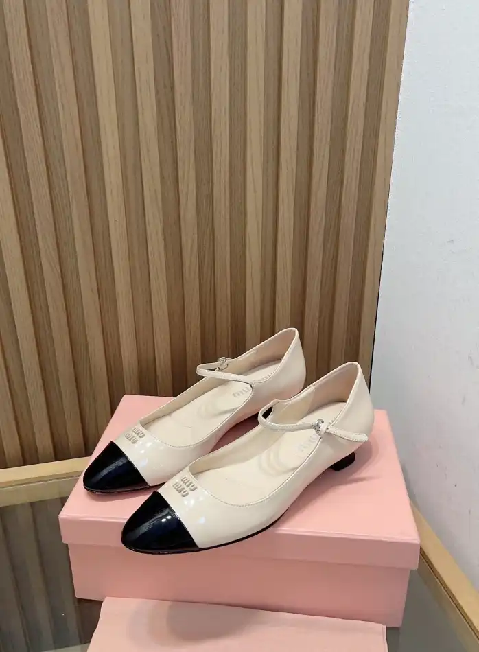 hype Miu Miu flat shoes