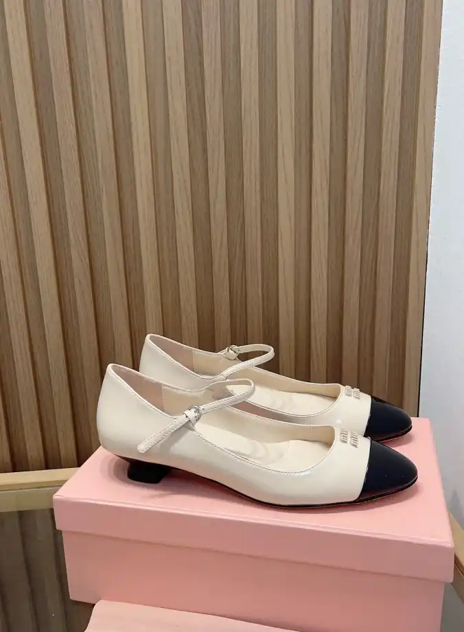 hype Miu Miu flat shoes