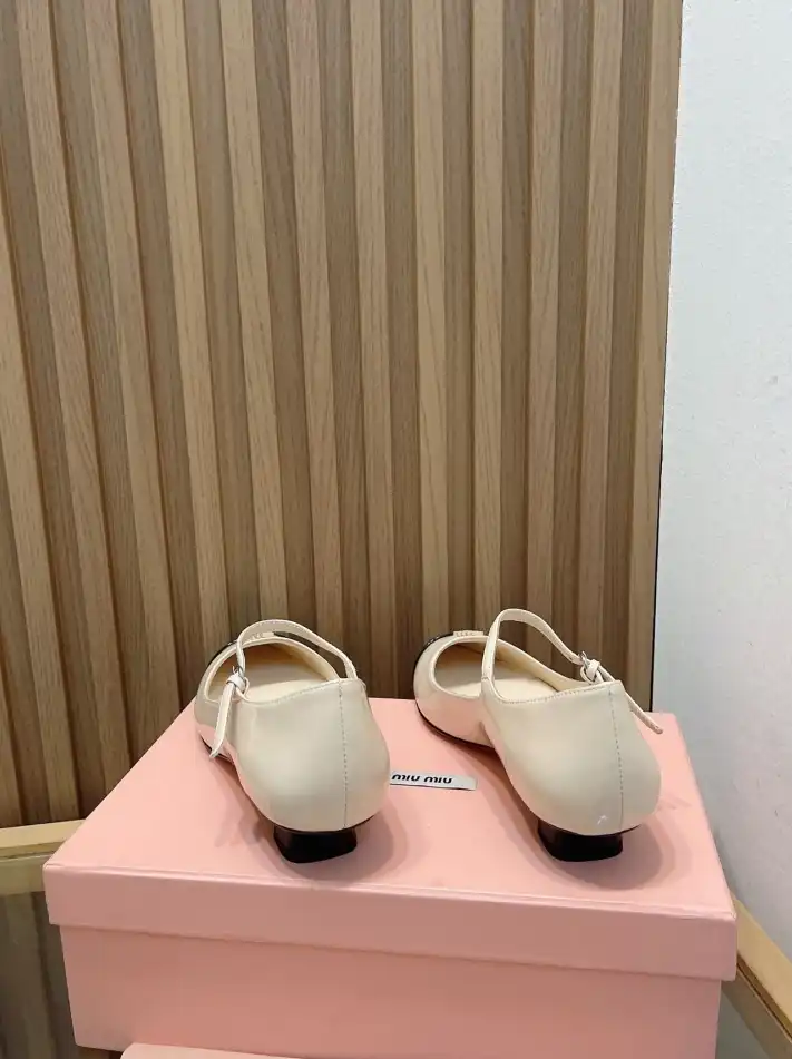 hype Miu Miu flat shoes