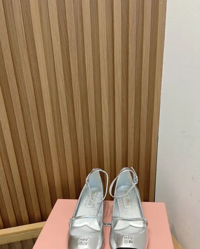 hype Miu Miu flat shoes