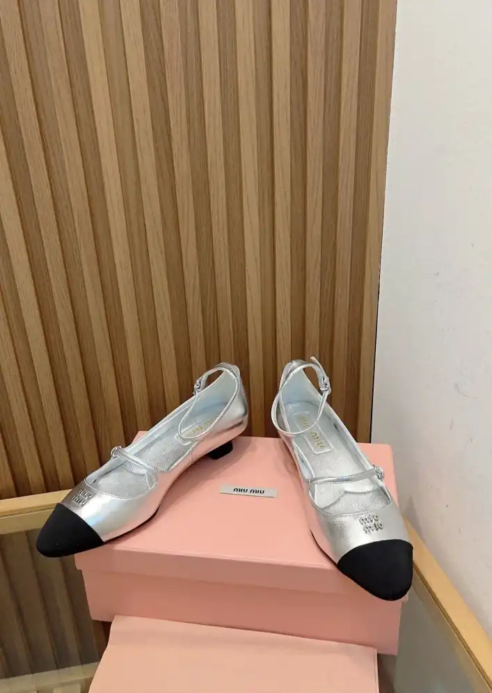 hype Miu Miu flat shoes