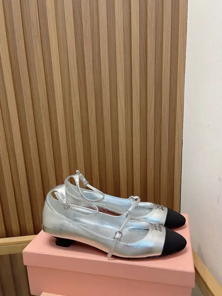 hype Miu Miu flat shoes