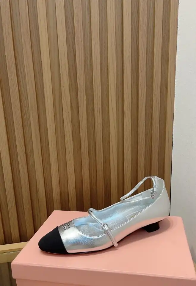 hype Miu Miu flat shoes