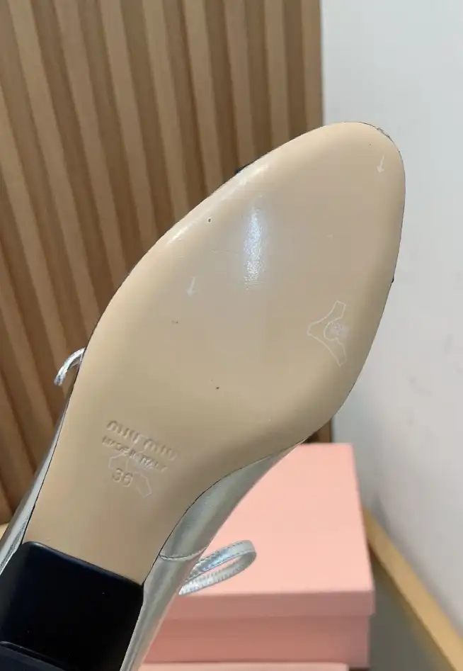 hype Miu Miu flat shoes