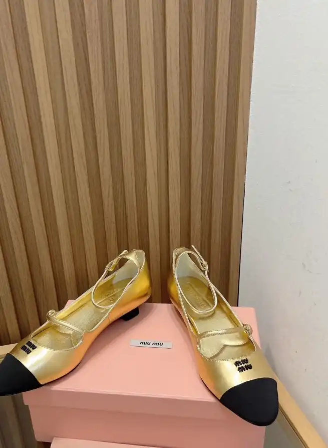 hype Miu Miu flat shoes