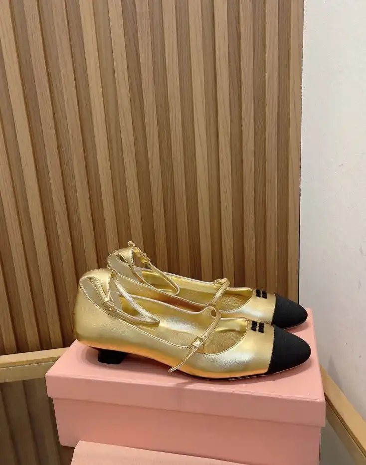 hype Miu Miu flat shoes