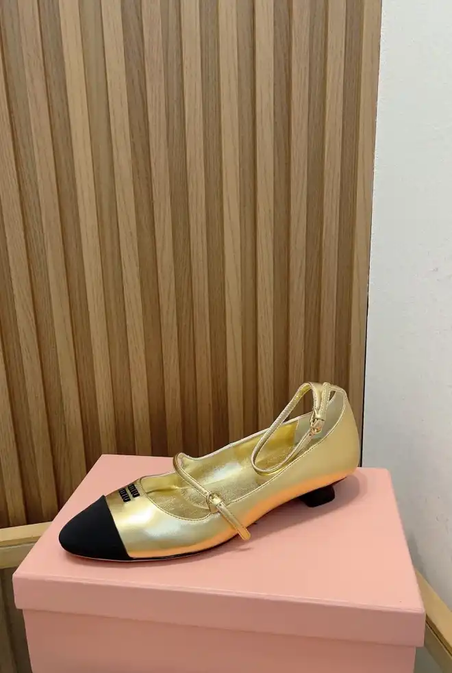 hype Miu Miu flat shoes