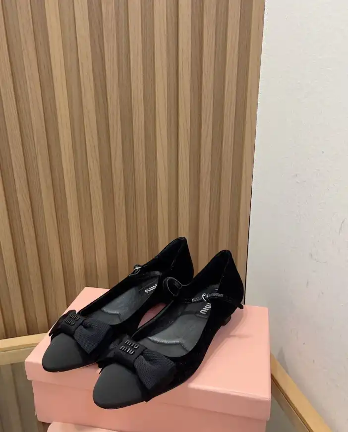 hype Miu Miu flat shoes