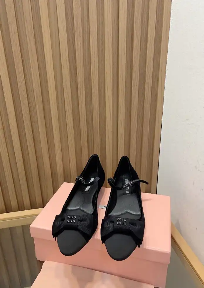 hype Miu Miu flat shoes