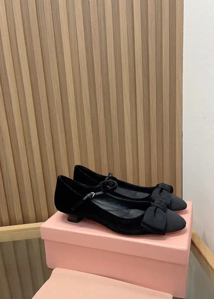 hype Miu Miu flat shoes