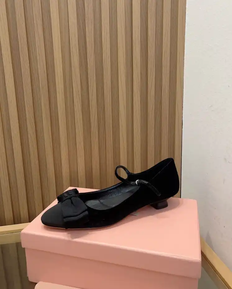 hype Miu Miu flat shoes