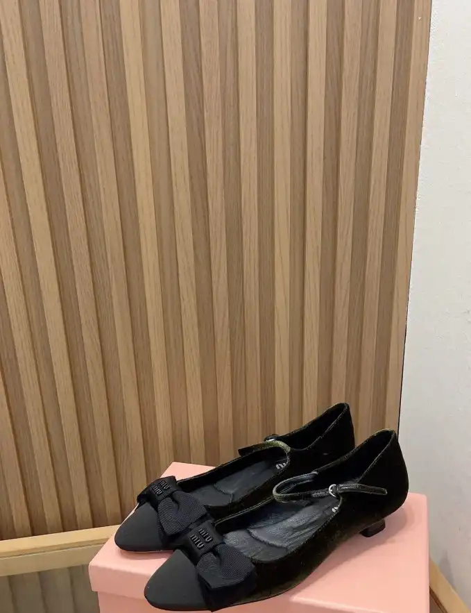 hype Miu Miu flat shoes