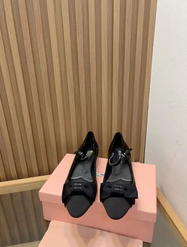 hype Miu Miu flat shoes