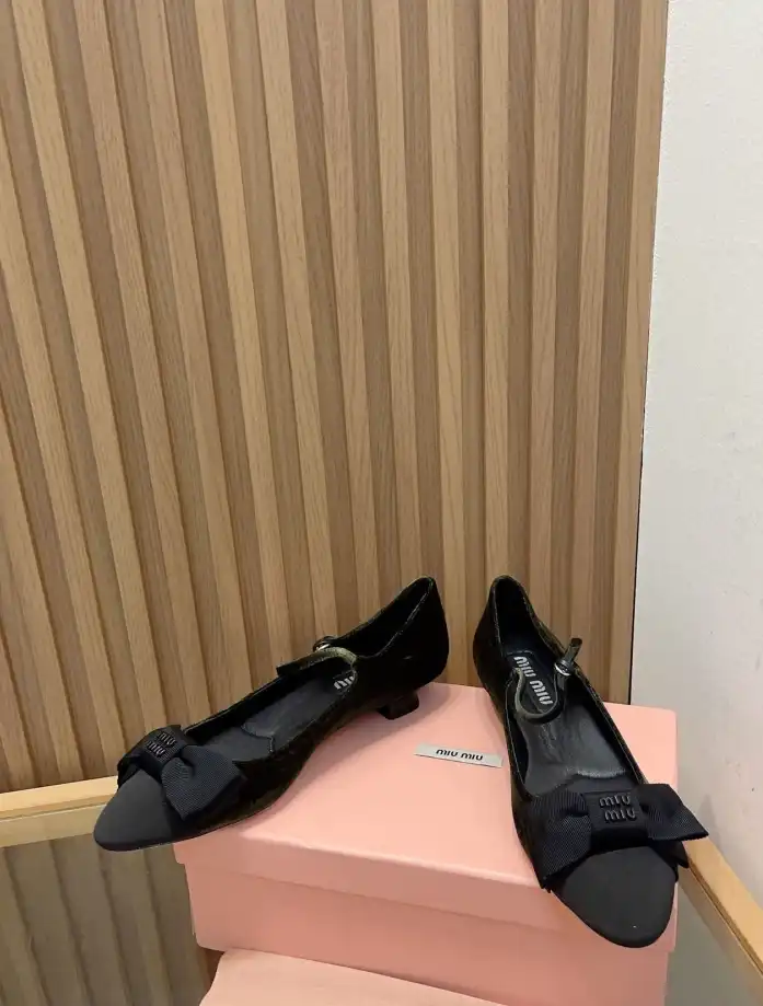 hype Miu Miu flat shoes