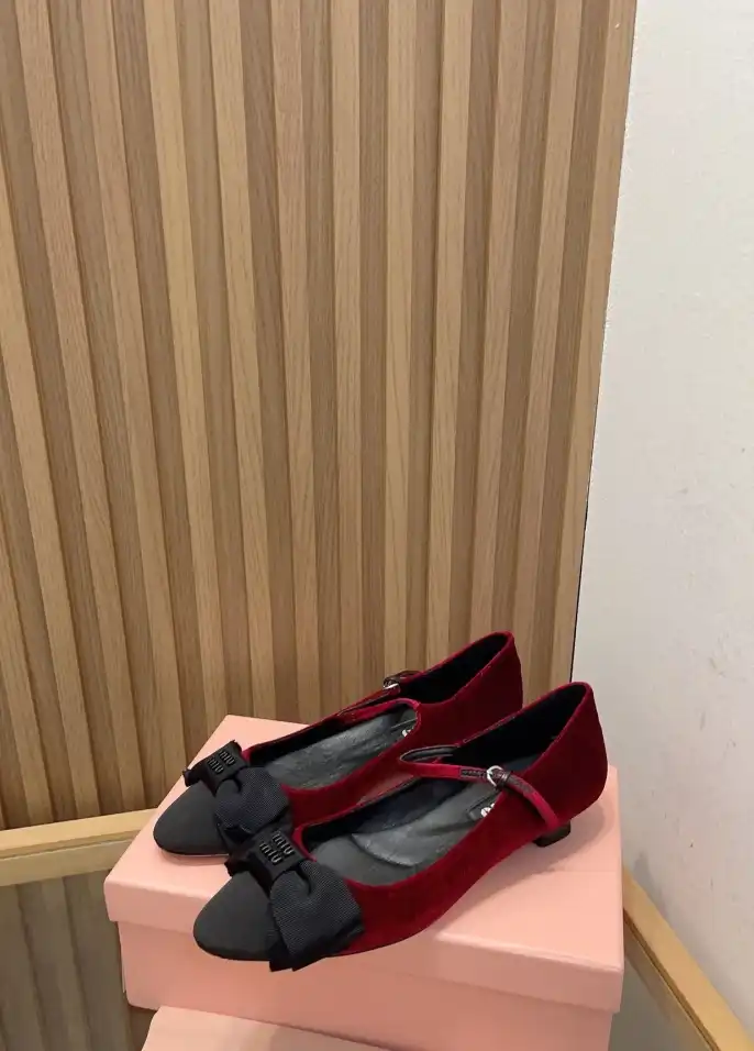 hype Miu Miu flat shoes