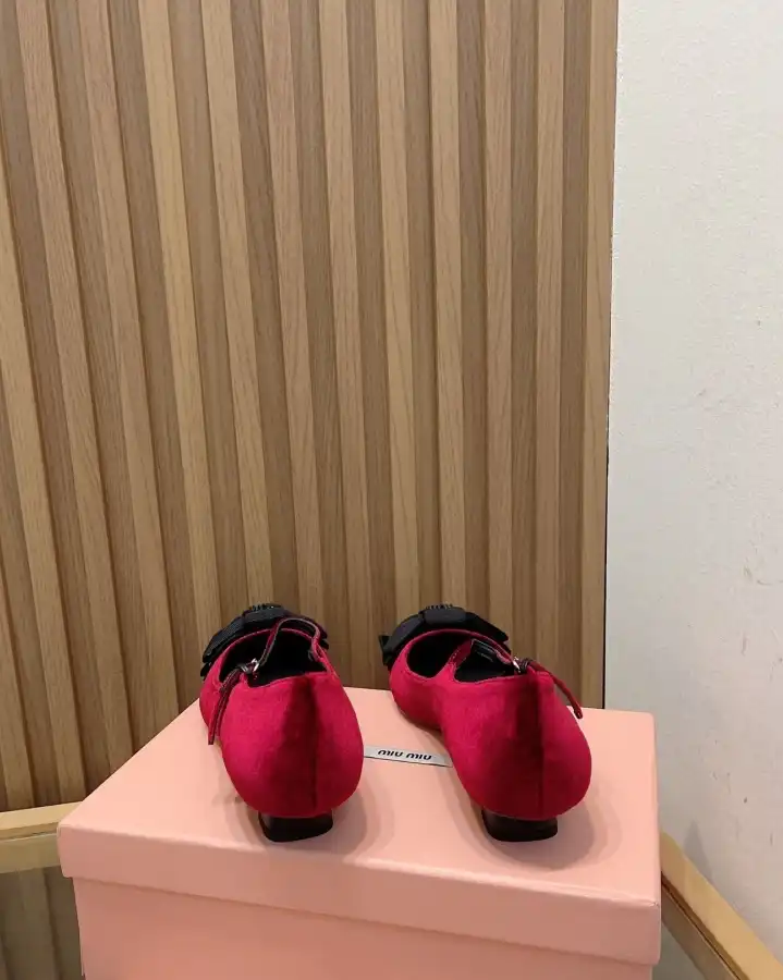 hype Miu Miu flat shoes