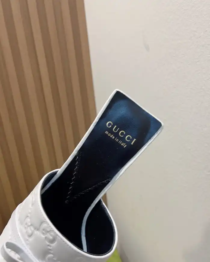 hype Gucci Slippers