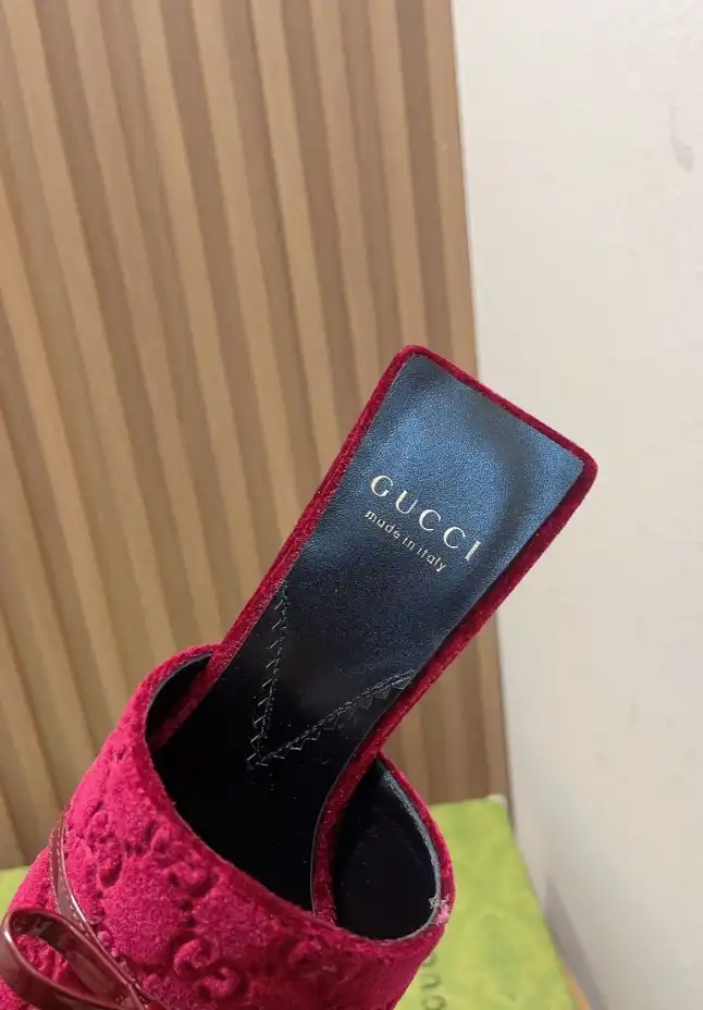 hype Gucci Slippers