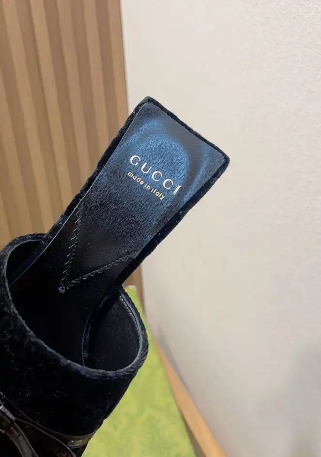 hype Gucci Slippers