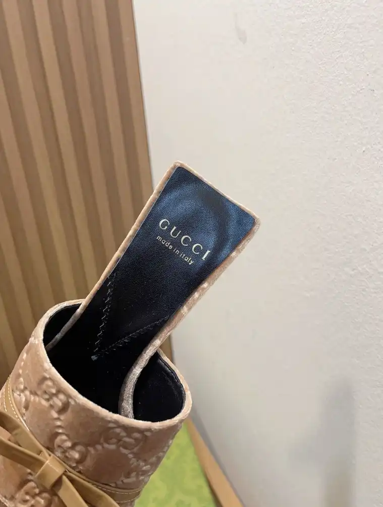 hype Gucci Slippers