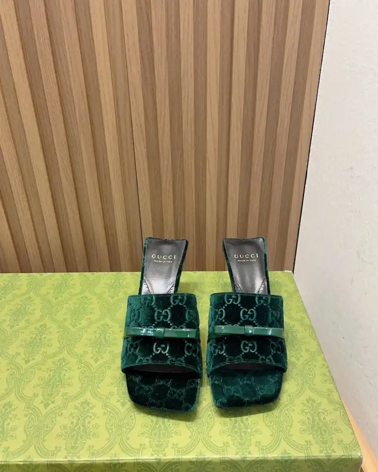 hype Gucci Slippers