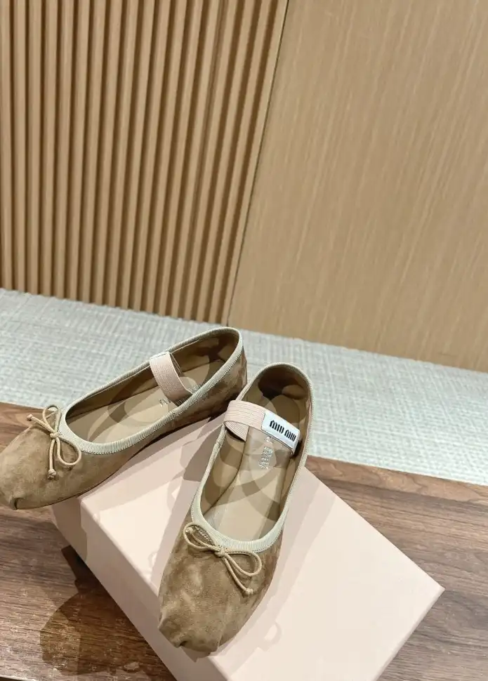 hype Miu Miu flat shoes